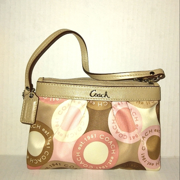 ☆Like New☆Rare COACH Soho Snaphead Pink Sateen Medium Clutch Wristlet ☆ - Picture 8 of 16